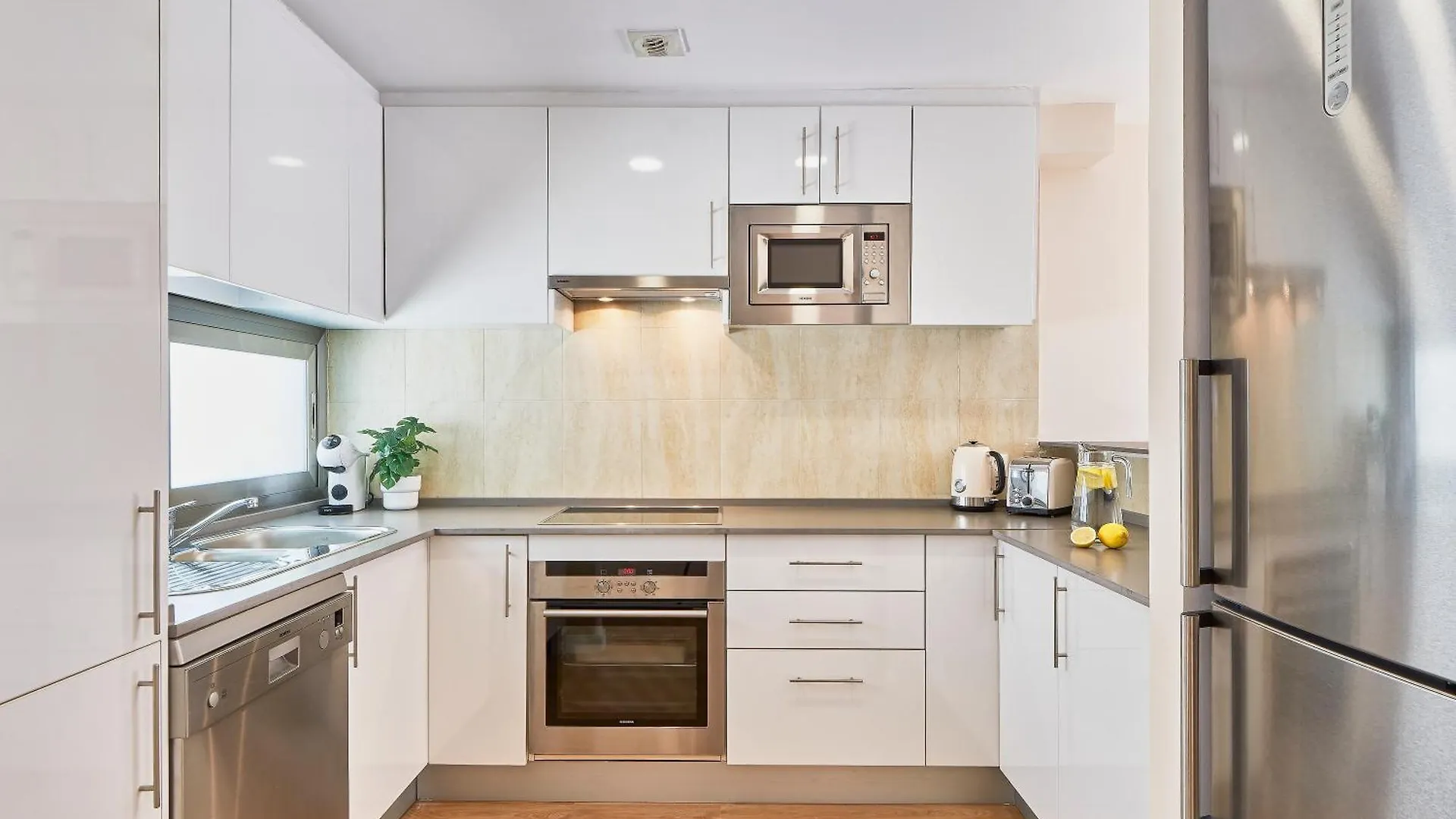 Vitania I Resort Penthouse With Jacuzzi 라칼라데미야스 0*,